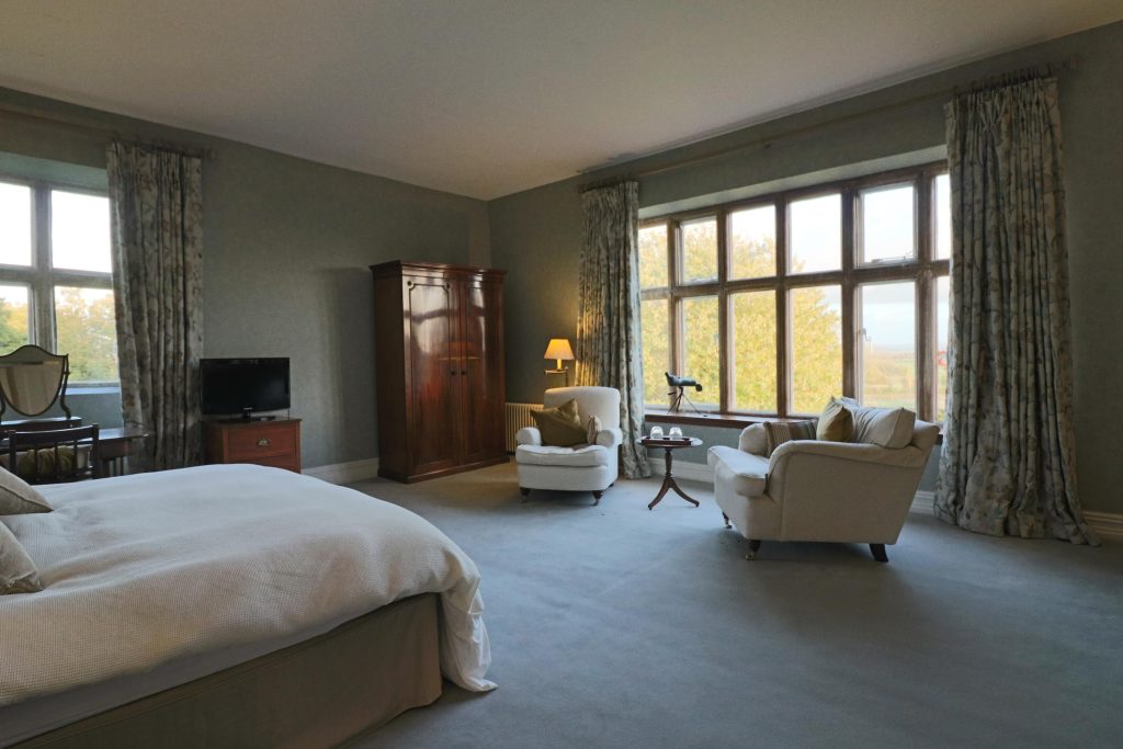 Alveston suite showing stone mullioned window